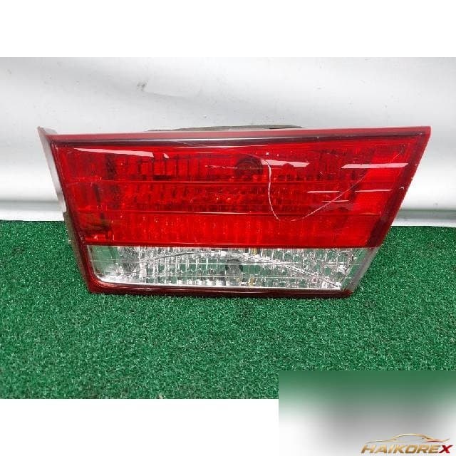 Hyundai Sonata 2007 — накладка крышки багажника правая с фонарём 92404-3K0