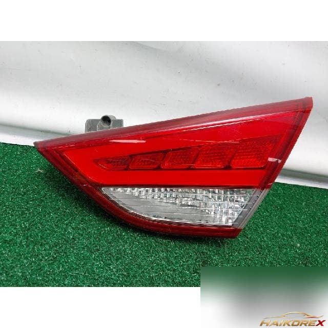 Hyundai YF Sonata The Brilliant 2014 — накладка крышки багажника правая 92404-3S3