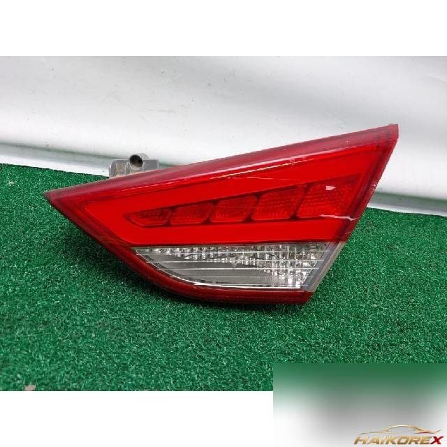 Hyundai YF Sonata The Brilliant 2012 — накладка крышки багажника правая 92404-3S3