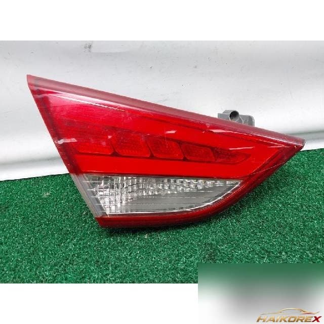 Hyundai YF Sonata The Brilliant 2013 — накладка крышки багажника левая