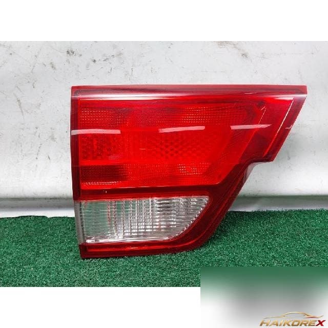 Jeep 3.0 CRD 2011 — накладка крышки багажника левая 57010275AE