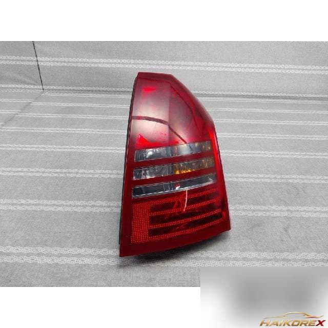 Chrysler 300C 2006 — задний фонарь правый