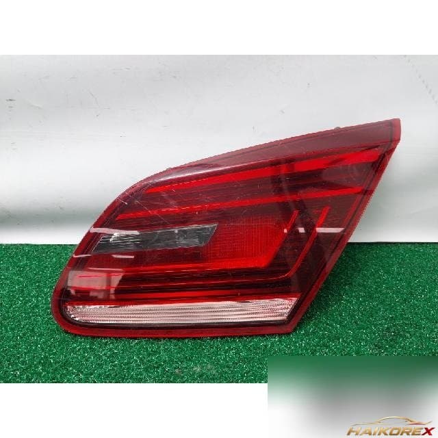 Volkswagen The New Passat 2.0 TDI 2012 — накладка крышки багажника правая 3C8 945 308 P