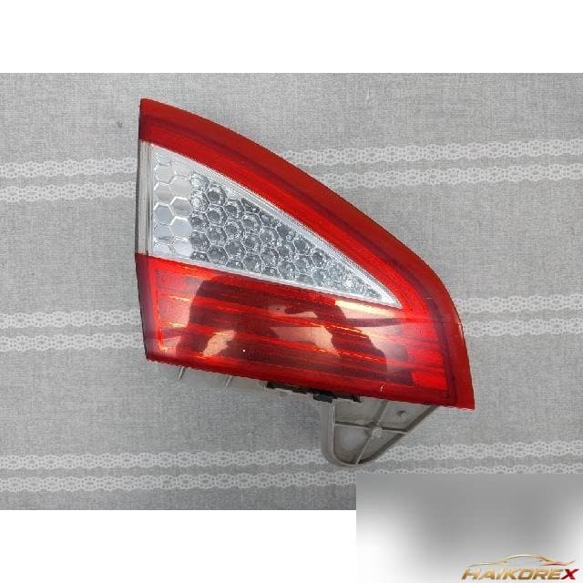Ford All New Mondeo 2008 — накладка крышки багажника левая
