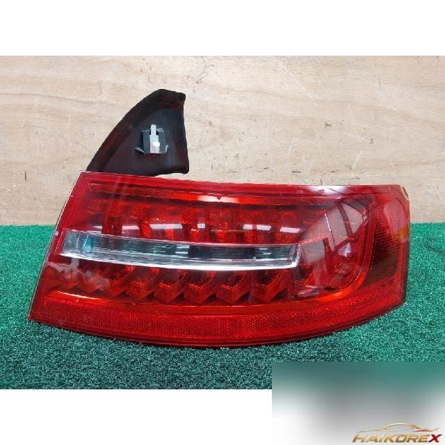 Audi A6 2009 — задний фонарь правый (пассажирский)