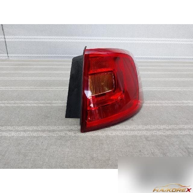 Volkswagen Jetta 2014 — задний фонарь правый