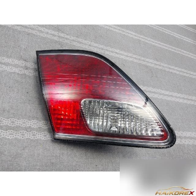 Lexus ES 300 2006 — накладка крышки багажника левая