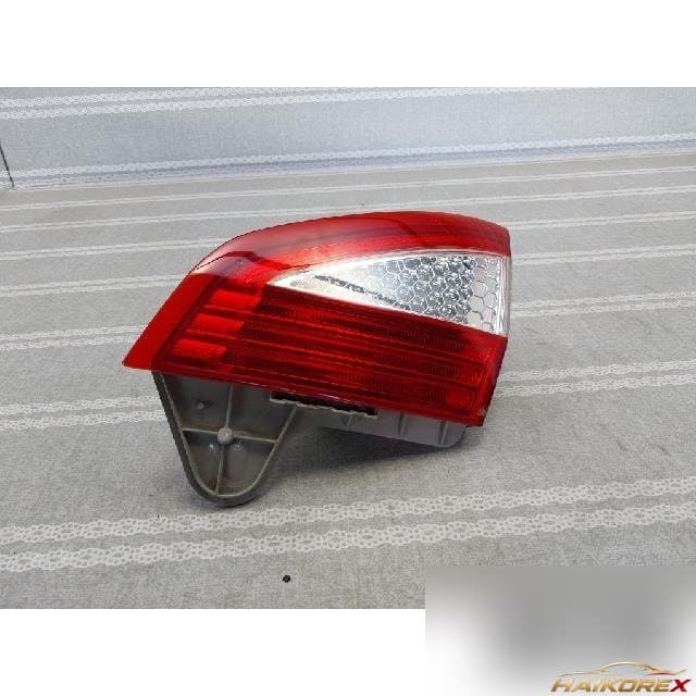 Ford All New Mondeo 2008 — накладка крышки багажника правая с фонарём подсветки номера