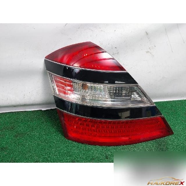 Mercedes-Benz S550L 2007 — задний фонарь левый A221 820 0364