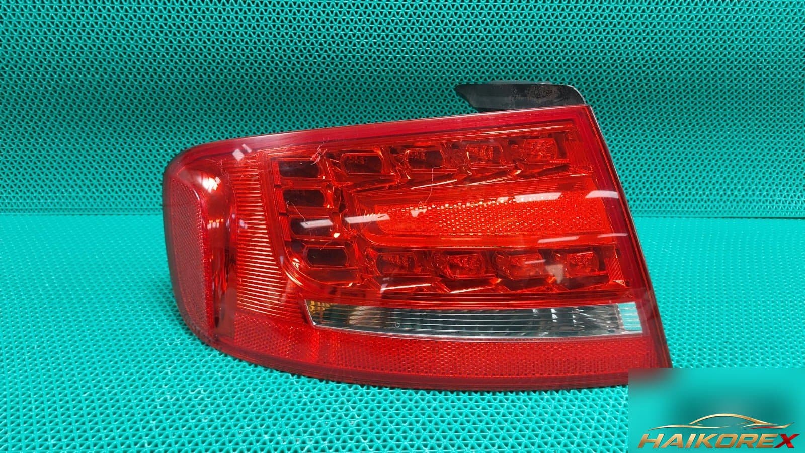 Audi A4 2010 — фонарь задний левый 8K5945095B
