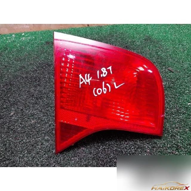 Audi A4 1.8T 2006 — накладка крышки багажника левая 965038-01
