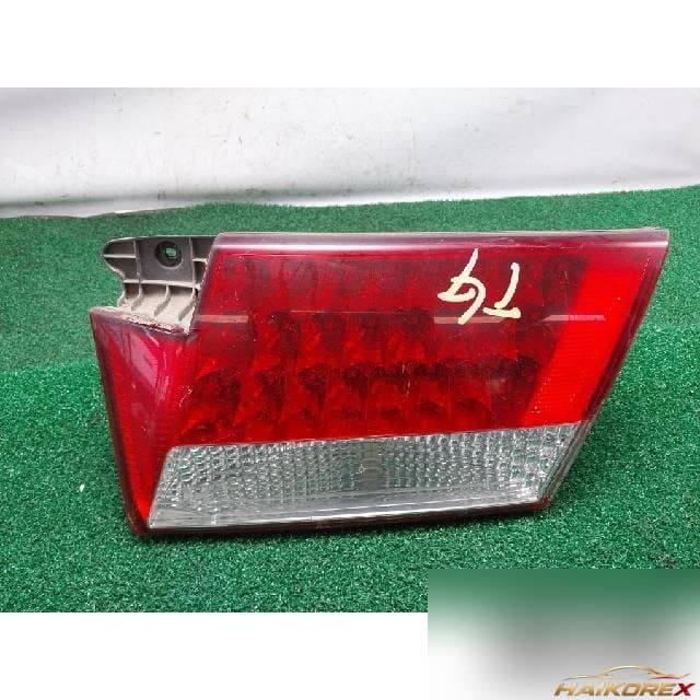 Hyundai Grandeur 2006 — накладка крышки багажника правая с фонарём