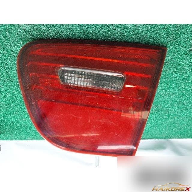 Hyundai Avante 2008 — накладка крышки багажника правая с фонарём