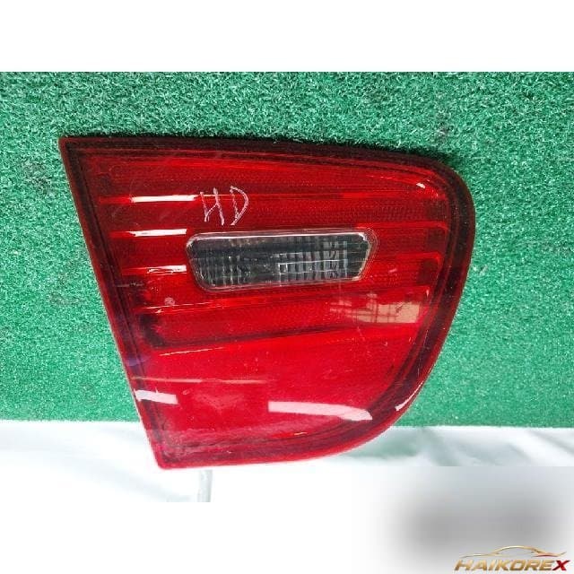 Hyundai Avante 2008 — накладка крышки багажника левая (с подсветкой номера) 92403-2H00