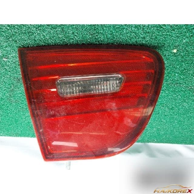 Hyundai Avante 2008 — накладка крышки багажника левая с фонарём 92403-2H00