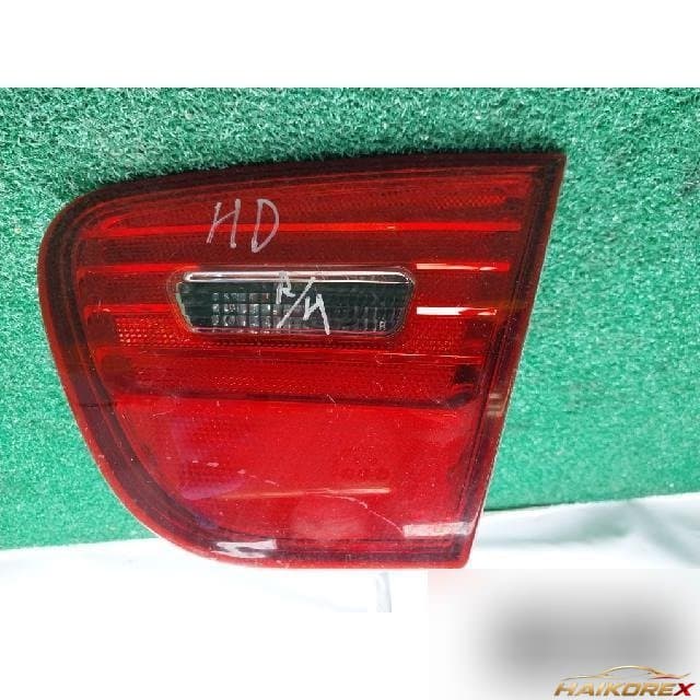 Hyundai Avante 2008 — накладка крышки багажника правая с фонарём