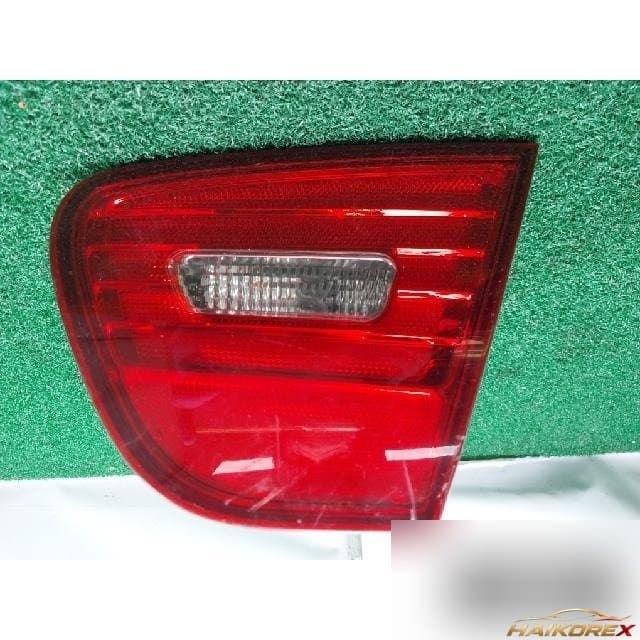 Hyundai Avante 2008 — накладка крышки багажника с фонарём правая