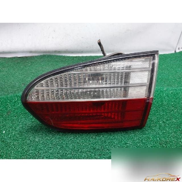 Hyundai Starex 2007 — накладка крышки багажника правая с фонарём подсветки номера