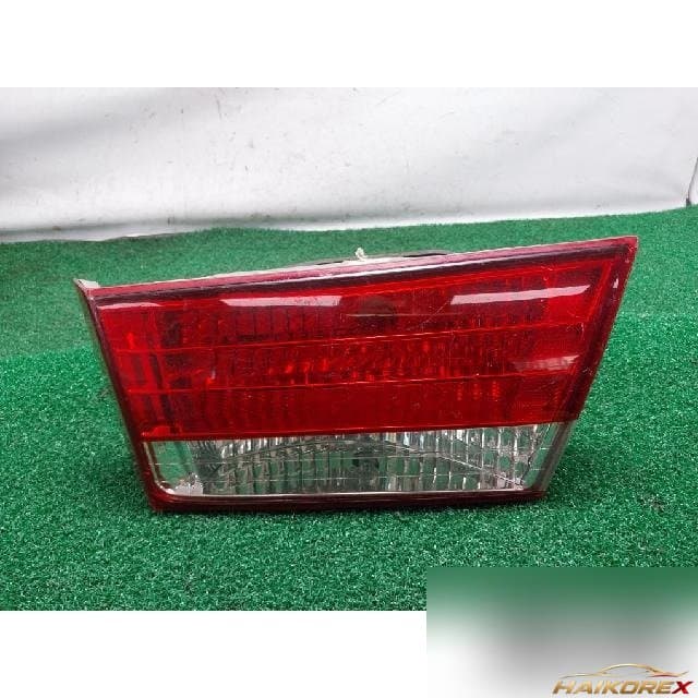 Hyundai Sonata 2006 — наличник крышки багажника правый с фонарём подсветки номера
