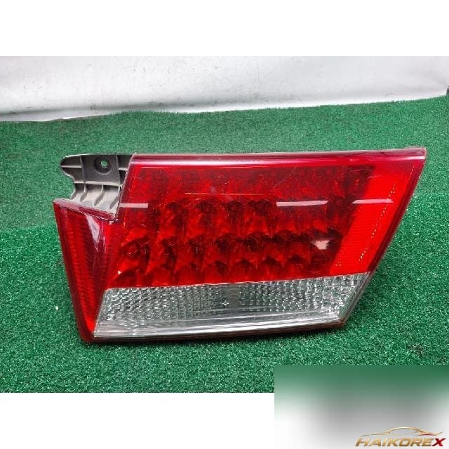 Hyundai Grandeur 2006 — накладка крышки багажника правая с фонарём