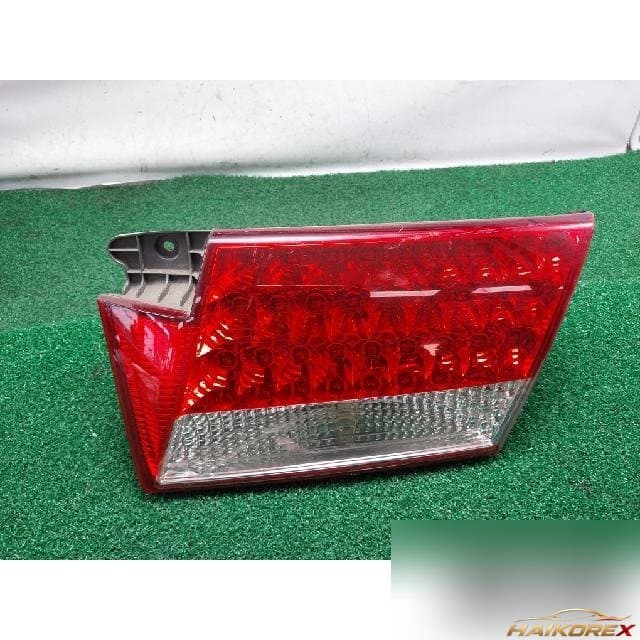 Hyundai Grandeur 2006 — накладка крышки багажника правая с фонарём