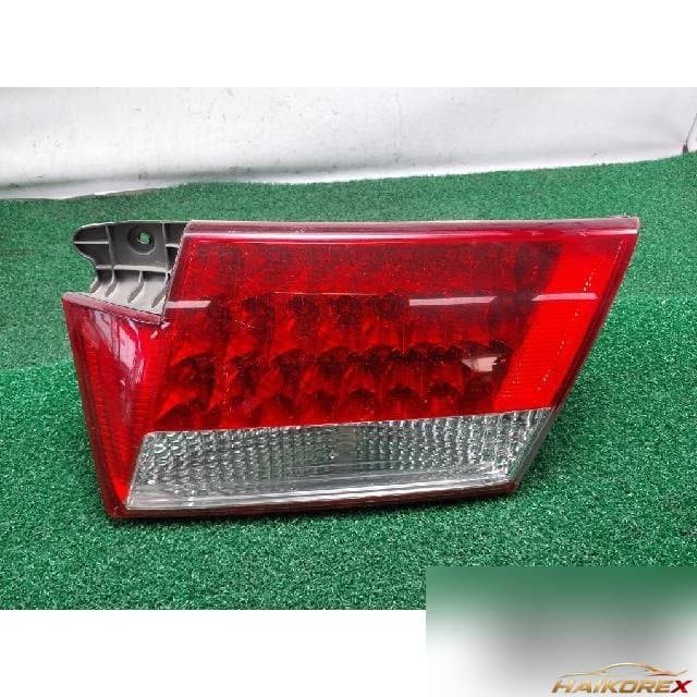 Hyundai Grandeur 2006 — накладка крышки багажника с фонарём правая