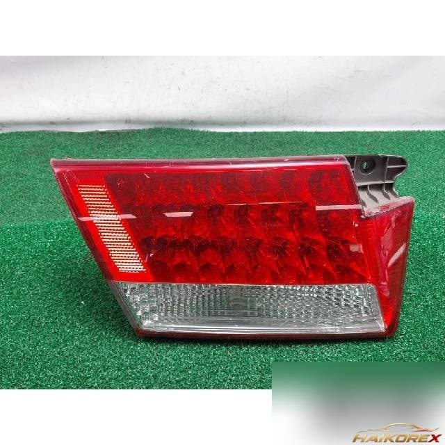Hyundai Grandeur 2006 — наличник крышки багажника левый с фонарём