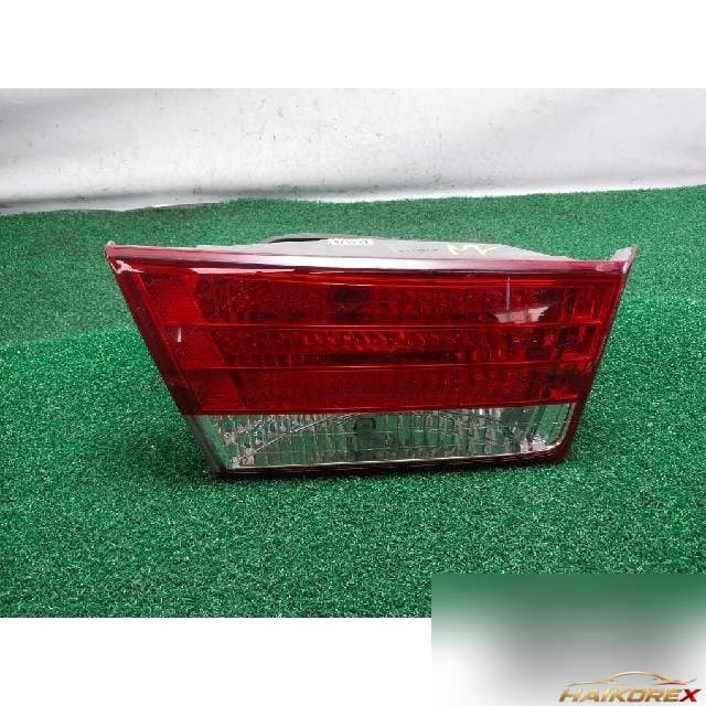 Hyundai Sonata 2005 — накладка крышки багажника левая