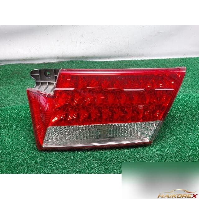 Hyundai Grandeur 2006 — накладка крышки багажника с фонарём правая