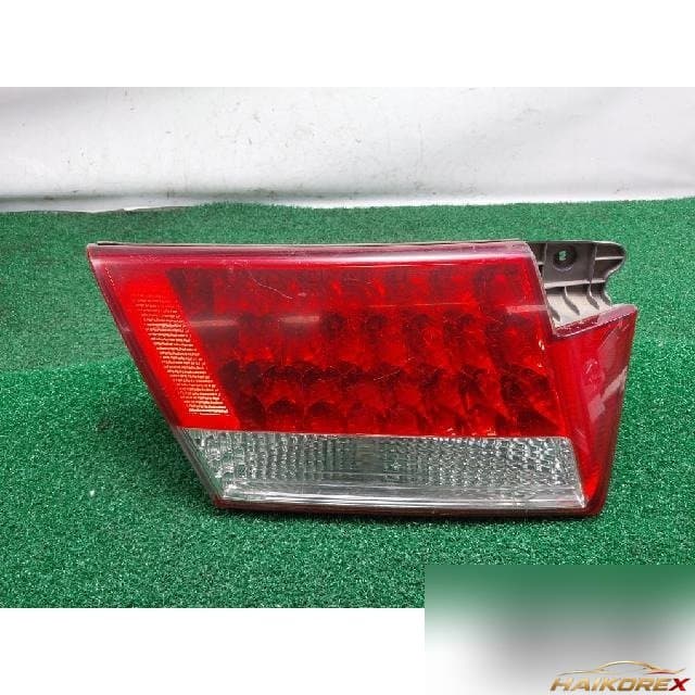 Hyundai Grandeur 2006 — накладка крышки багажника левая с фонарём