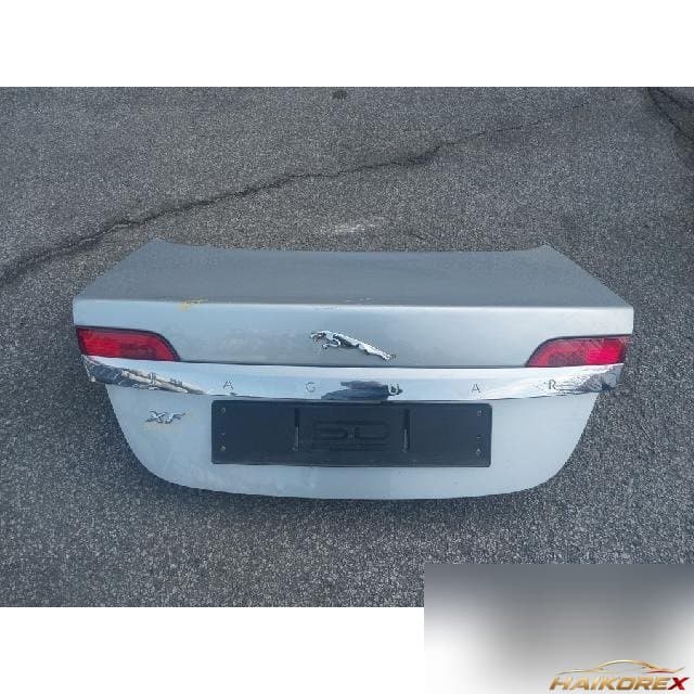 Jaguar XF 3.0 Diesel 2010 — крышка багажника 8X2340110AC