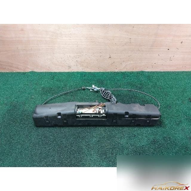 Mercedes-Benz E250 CDI 4MATIC 2016 — накладка крышки багажника A 218 820 03 42