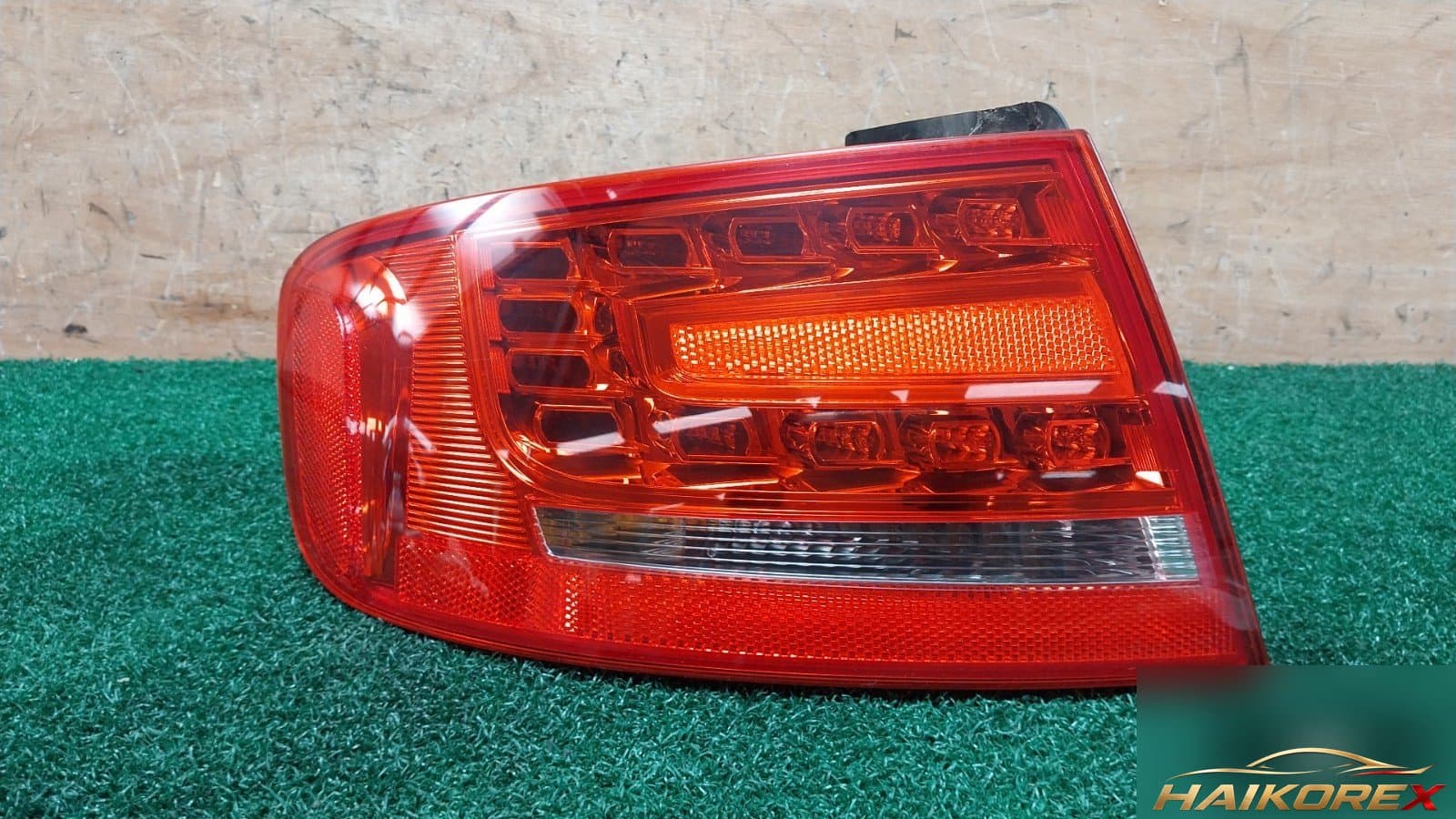 Audi A4 2009 — задний фонарь левый 8K5945095K
