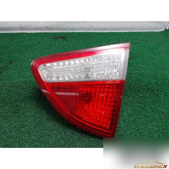 Hyundai Veracruz 2009 — накладка крышки багажника с фонарём подсветки номера 924063J000