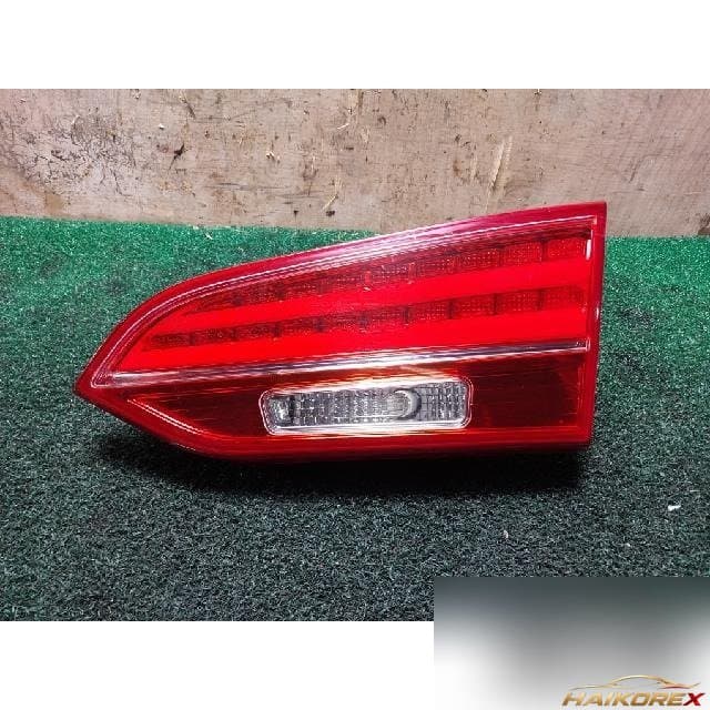 Hyundai Santa Fe 2014 — накладка крышки багажника правая 92406-2W1