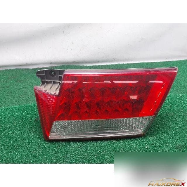 Hyundai Grandeur 2006 — накладка крышки багажника правая с фонарём