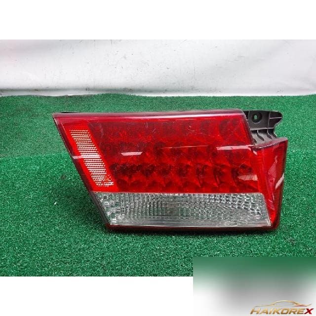 Hyundai Grandeur 2006 — накладка крышки багажника левая с подсветкой