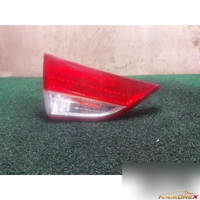 Hyundai Avante 2012 — накладка крышки багажника левая 92403-3X0