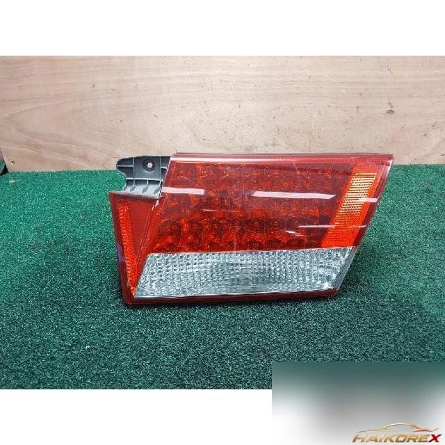 Hyundai Grandeur TG 2006 — накладка крышки багажника правая с фонарём 92404-3L0