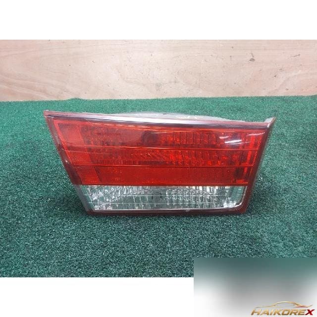 Hyundai NF Sonata 2006 — накладка крышки багажника левая 92403-3K0