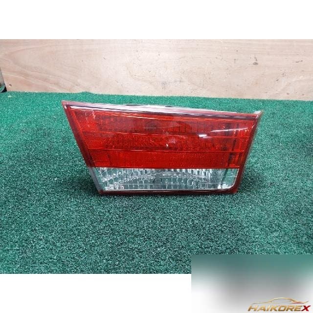 Hyundai NF Sonata 2006 — накладка крышки багажника левая с подсветкой номера 92403-3K0