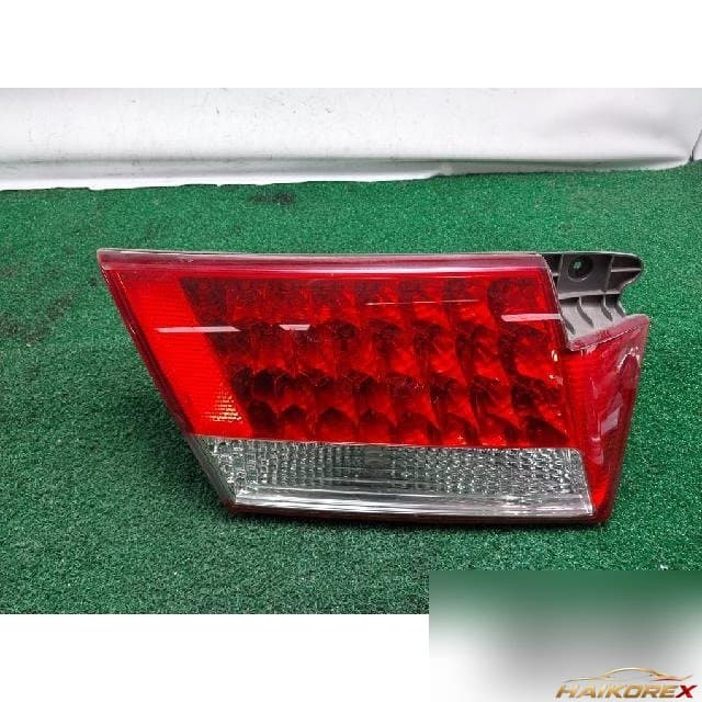 Hyundai Grandeur TG 2006 — накладка крышки багажника левая с фонарём подсветки номера