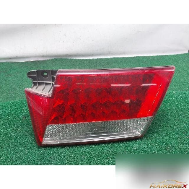 Hyundai Grandeur TG 2006 — накладка крышки багажника с фонарём подсветки номера правая