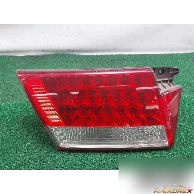 Hyundai Grandeur TG 2006 — накладка крышки багажника левая с подсветкой номера