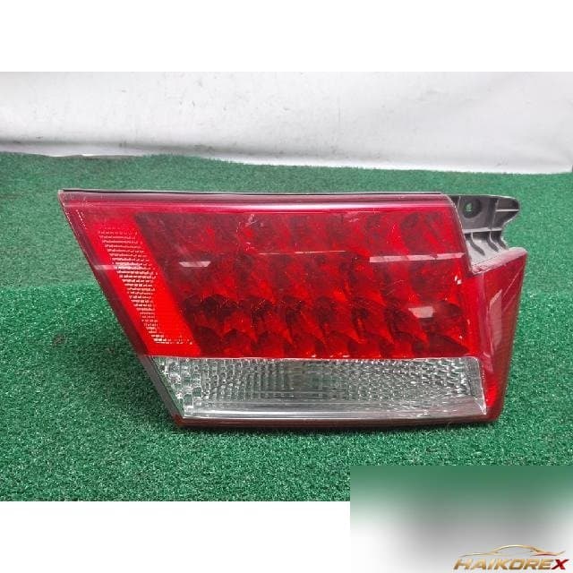 Hyundai Grandeur TG 2006 — накладка крышки багажника левая с подсветкой номера
