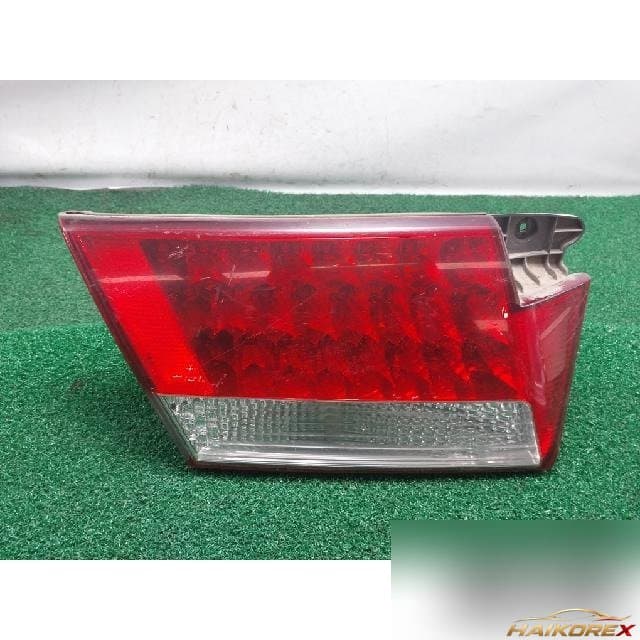 Hyundai Grandeur TG 2006 — накладка крышки багажника левая с фонарём подсветки номера