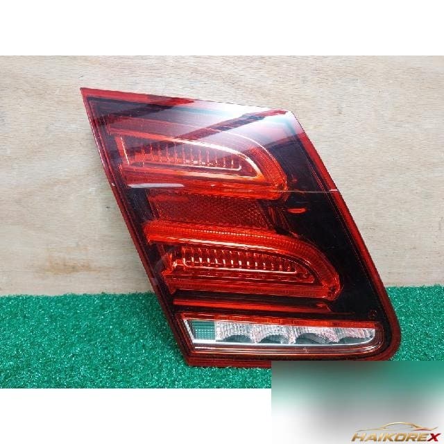 Mercedes-Benz E220 CDI Avantgarde 2014 — накладка крышки багажника левая A2129060903