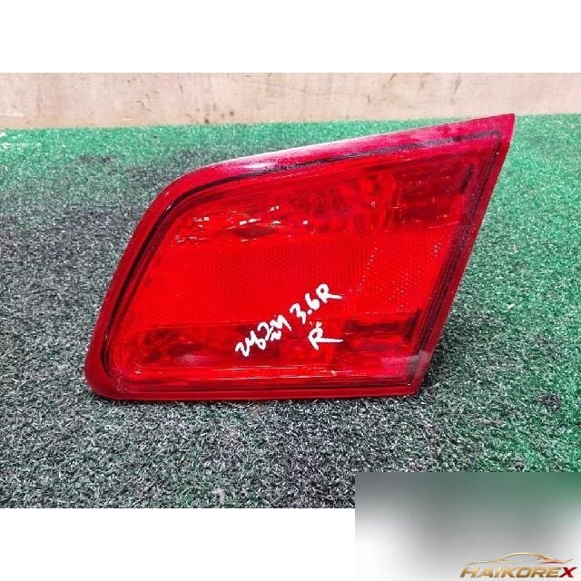 Jeep Rubicon 2010 — накладка крышки багажника правая с фонарём