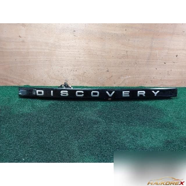 Land Rover Discovery 5 2019 — накладка крышки багажника левая