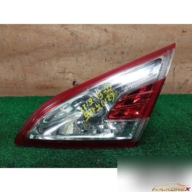 Nissan Murano 2012 — накладка крышки багажника правая 265401SX0A